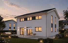 Modernes zweigeschossiges Haus mit beleuchteter Terrasse und Garten bei Abenddämmerung.